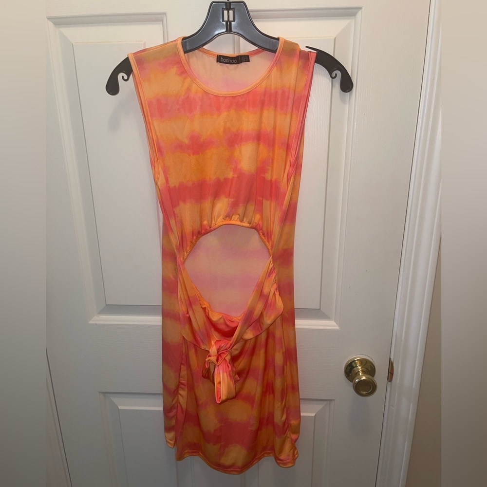Open stomach tie-dye dress